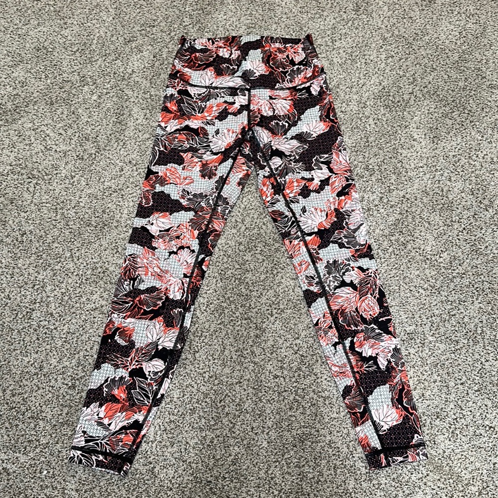 EUC Lululemon Leggings - sz8